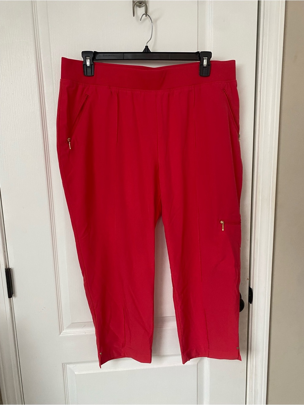 Chico's Bright Red/Pink Pull-On Capri Pants with Zip Pockets